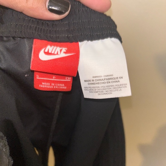 Nike Shorts - black active/running style, lightweight shorty pull on - Picture 5 of 7